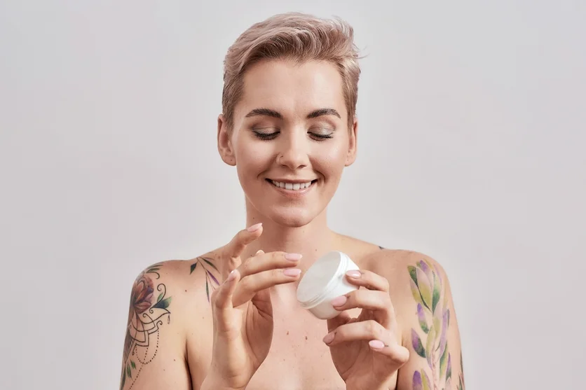 Die richtige Pflege für frische Tattoos