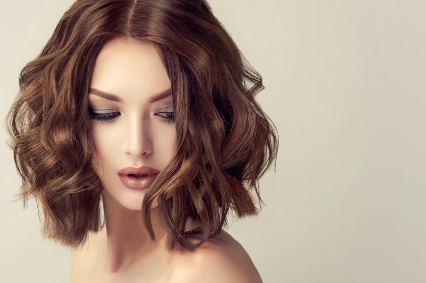Naturlocken Frisuren: Styling-Ideen für Locken, die beeindrucken