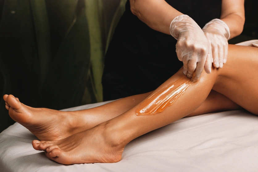 Waxing: Alles, was Sie wissen müssen - Vorbereitung, Durchführung und Pflege für langanhaltend glatte Haut