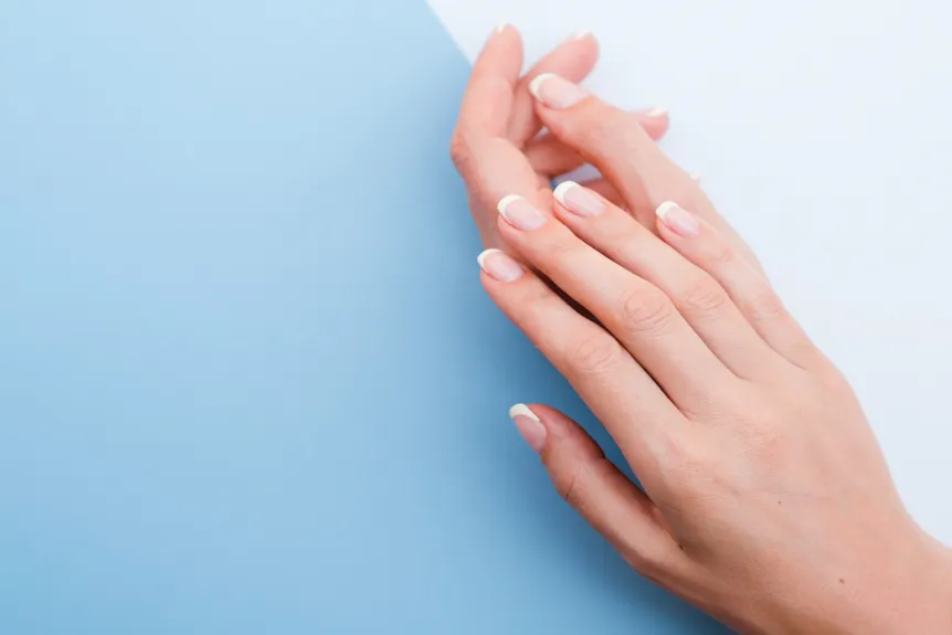 Wiosenny french manicure