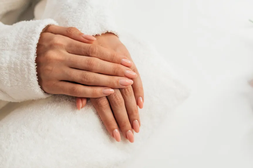 Trendy panokcie lato 2025 soap nails