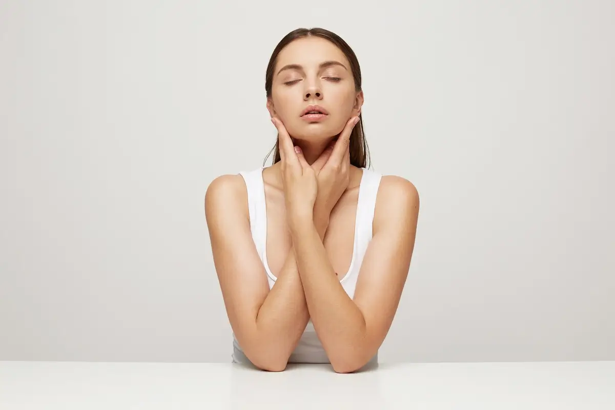 kobieta z doskonałą cerą