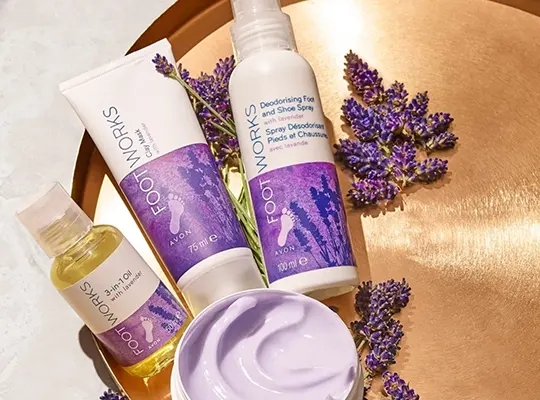 Avon Foot Works krem do stóp nawilżająca lawendowa kuracja do stóp na noc 