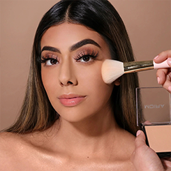 Moira Lavish Pressed Finishing Powder