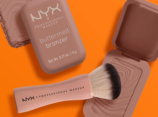 NYX Professional MakeUp Buttermelt bronzer brush