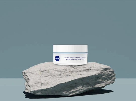 Nivea 24h Nawilżenia SPF15