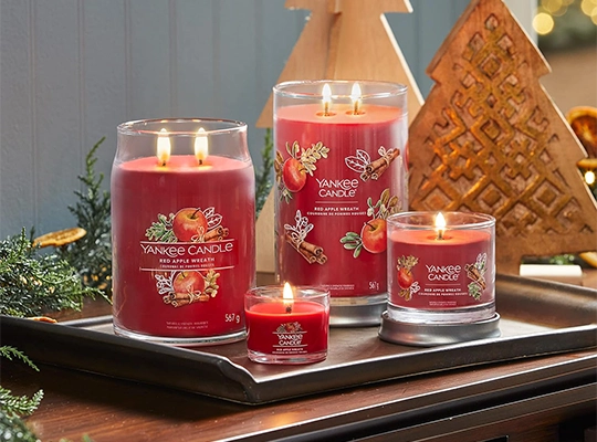 świeca zapachowa Yankee Candle Signature Red Apple Wreath