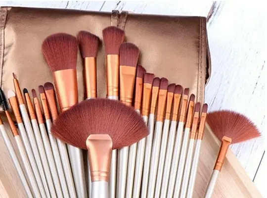 Zestaw  profesjonalnych pędzli do makijażu