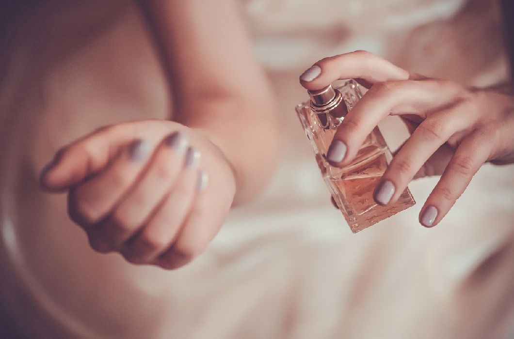 Perfumy pod choinkę: prezent dla niej i dla niego