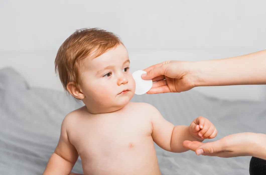 Czym smarować buzię niemowlaka? Przegląd produktów