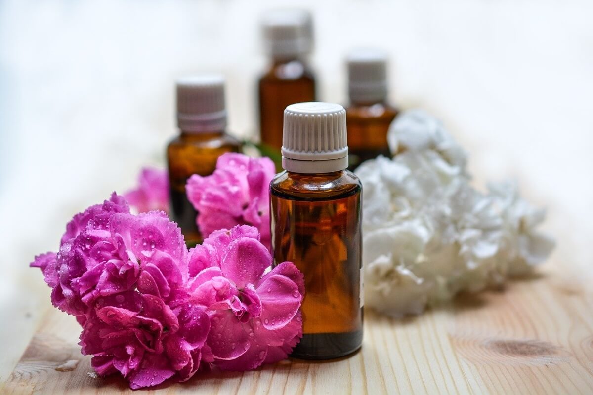 Domowa aromaterapia – jak używać olejków eterycznych? 
