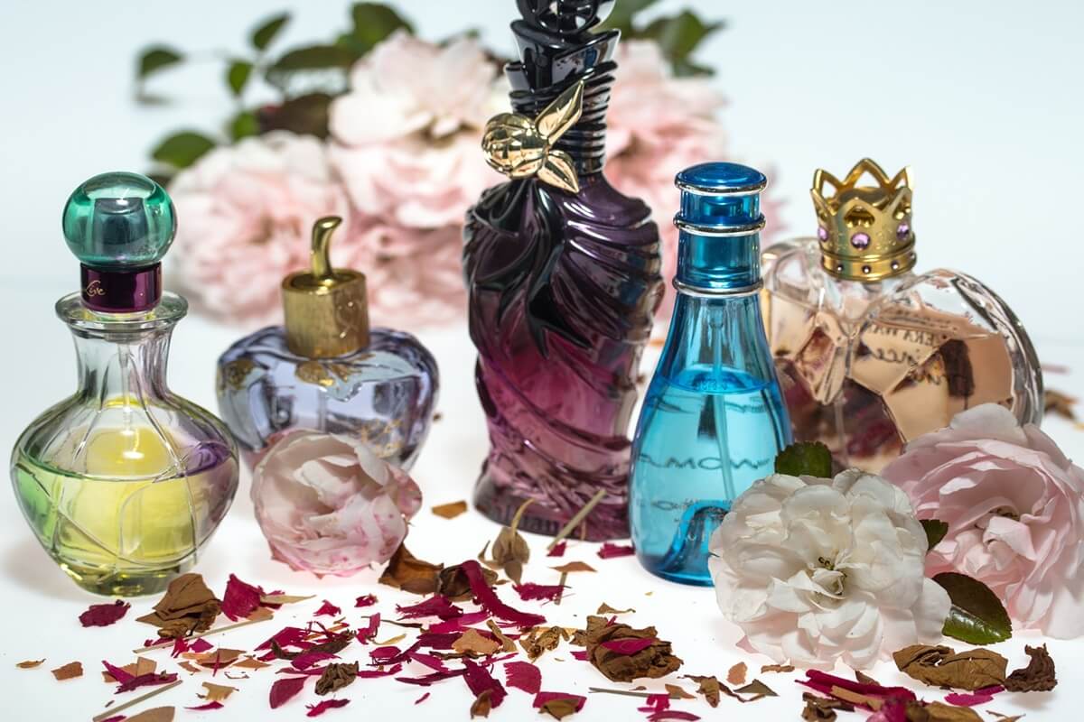 Podróbki perfum. Jak rozpoznać oszusta?