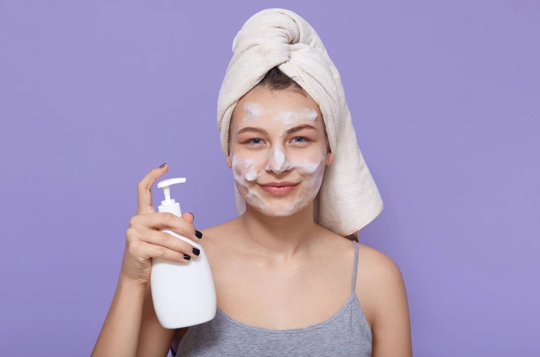 Mycie twarzy płynem do higieny intymnej. Czy to działa?