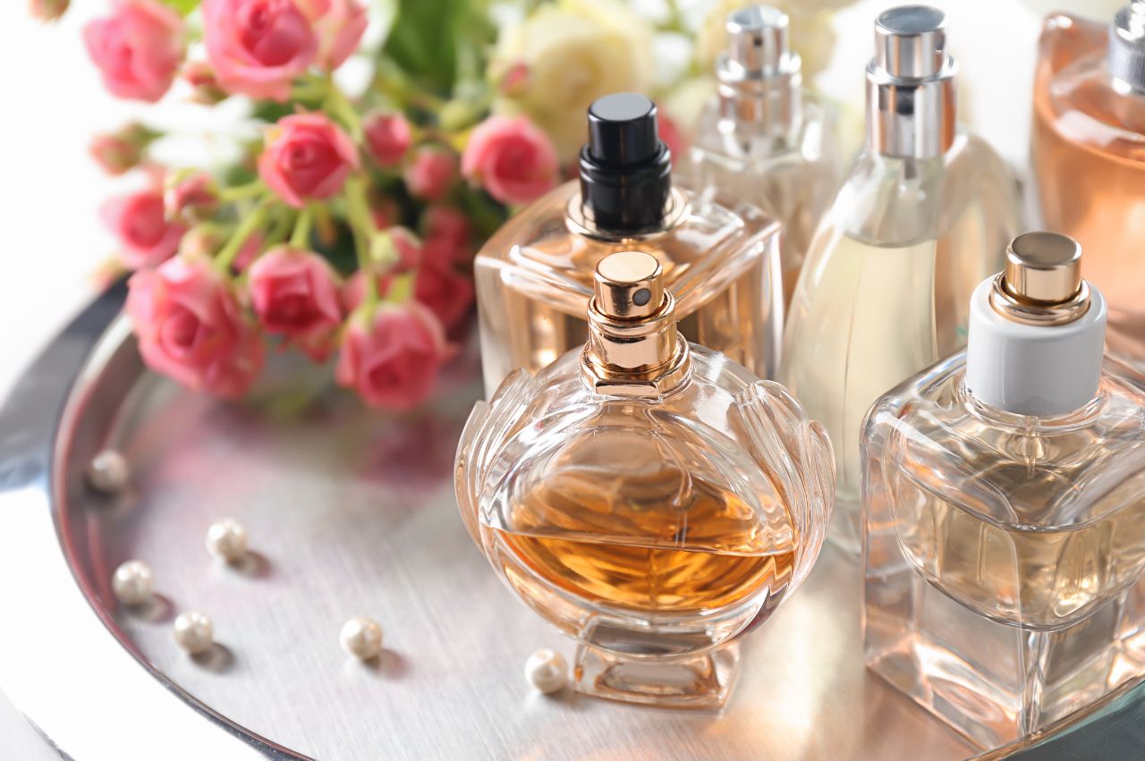 Top perfumy 2026 idealne na prezent: wielkie zestawienie damskich i męskich zapachów
