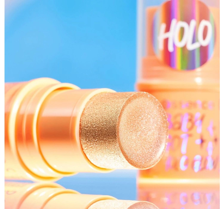 Essence Baby Got Holo Glow rozświetlacz w sztyfcie 10 Holy Apricotly 5g