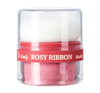 Lovely Rosy Ribbon Blusher sypki róż rozświetlający do twarzy z wbudowanym puszkiem 2 g
